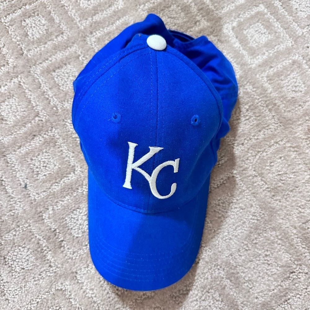 blue hat